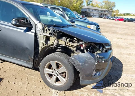 2015 Toyota Rav4 Xle z USA, uszkodzony, nr VIN 2T3RFREV2FW249841